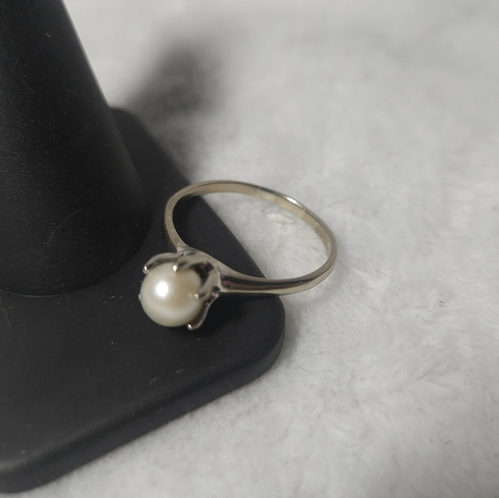 VTG 10K White Gold Pearl Solitaire Ring, 8-9